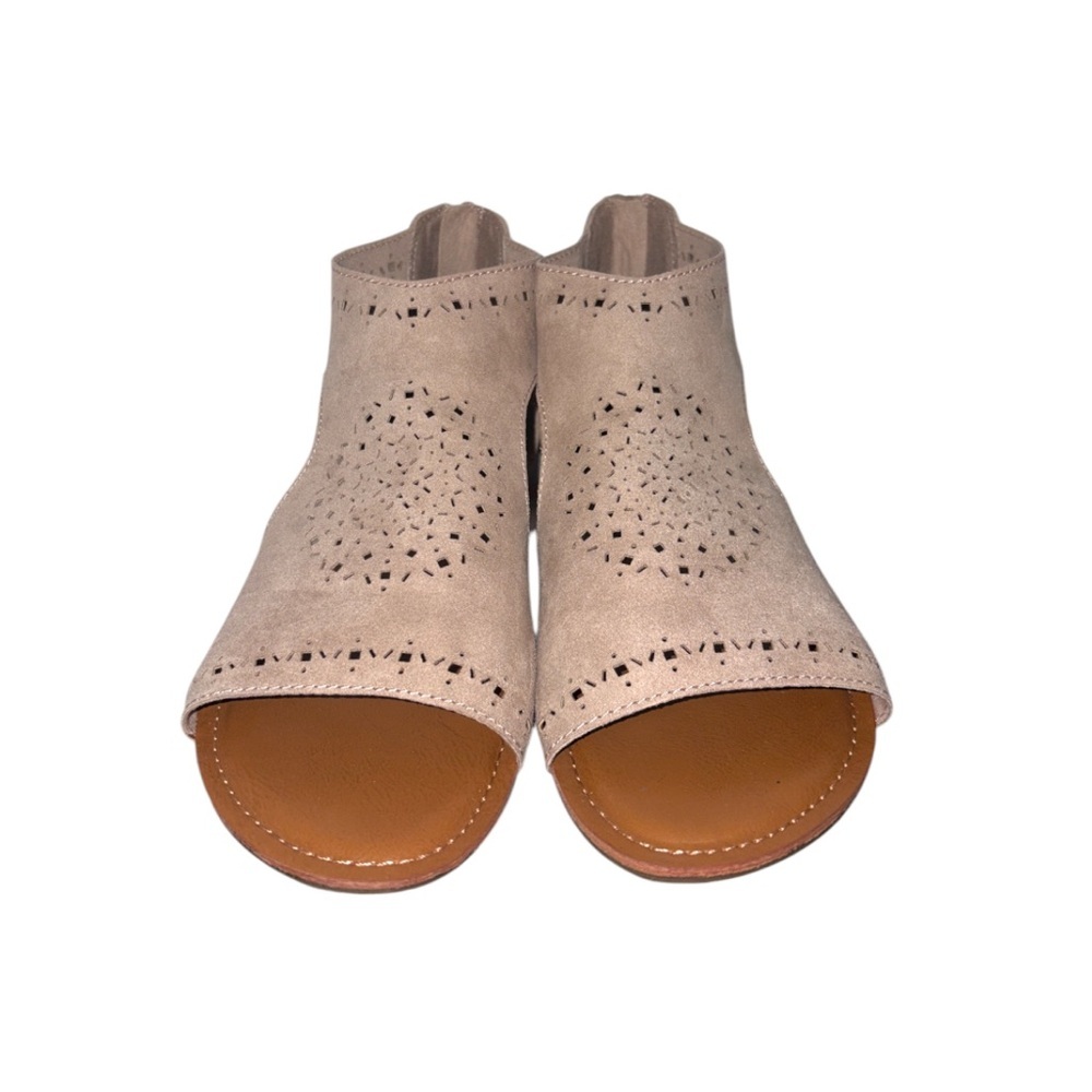 NWB Arizona Jean Co Tawny Taupe Sandals Faux Suede Cut Out Flats Women Size 7.5M - Picture 4 of 11